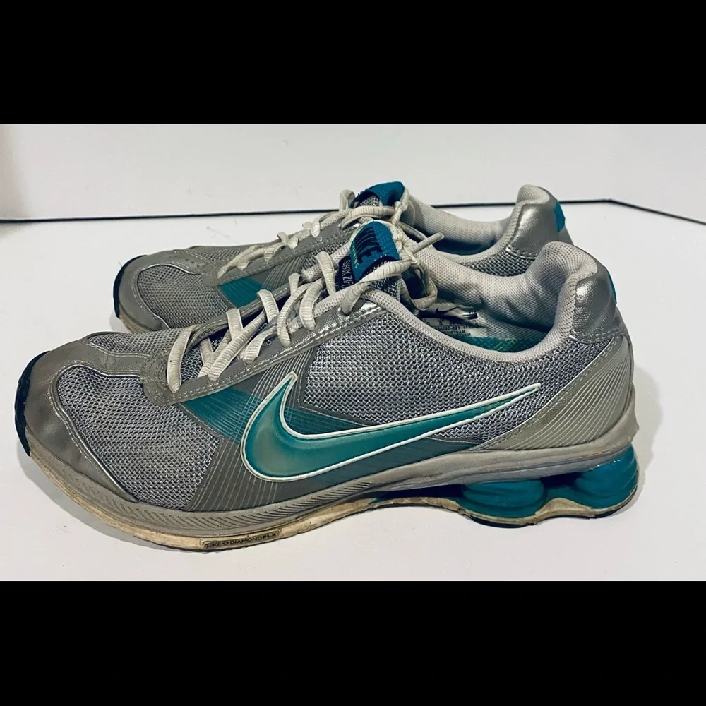 Womens Nike Training Shox Zip Size 7.5 Gray Teal - Picture 3 of 10